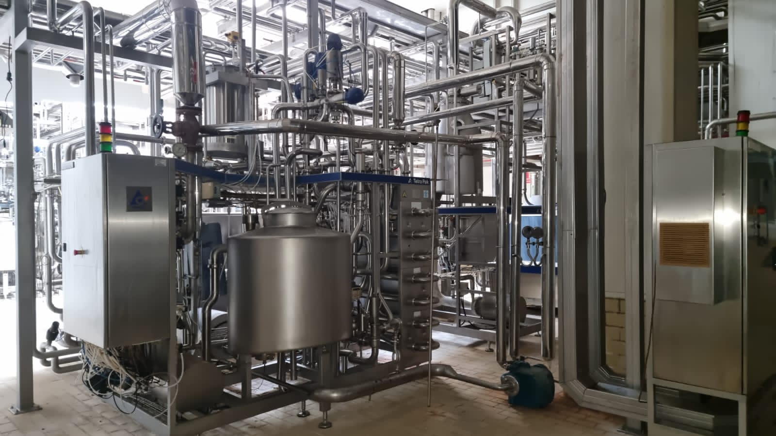 TETRA PAK VTIS UHT PLANT 14000 LPH WITH ASEPTIC TANK 30000L FOR SALE