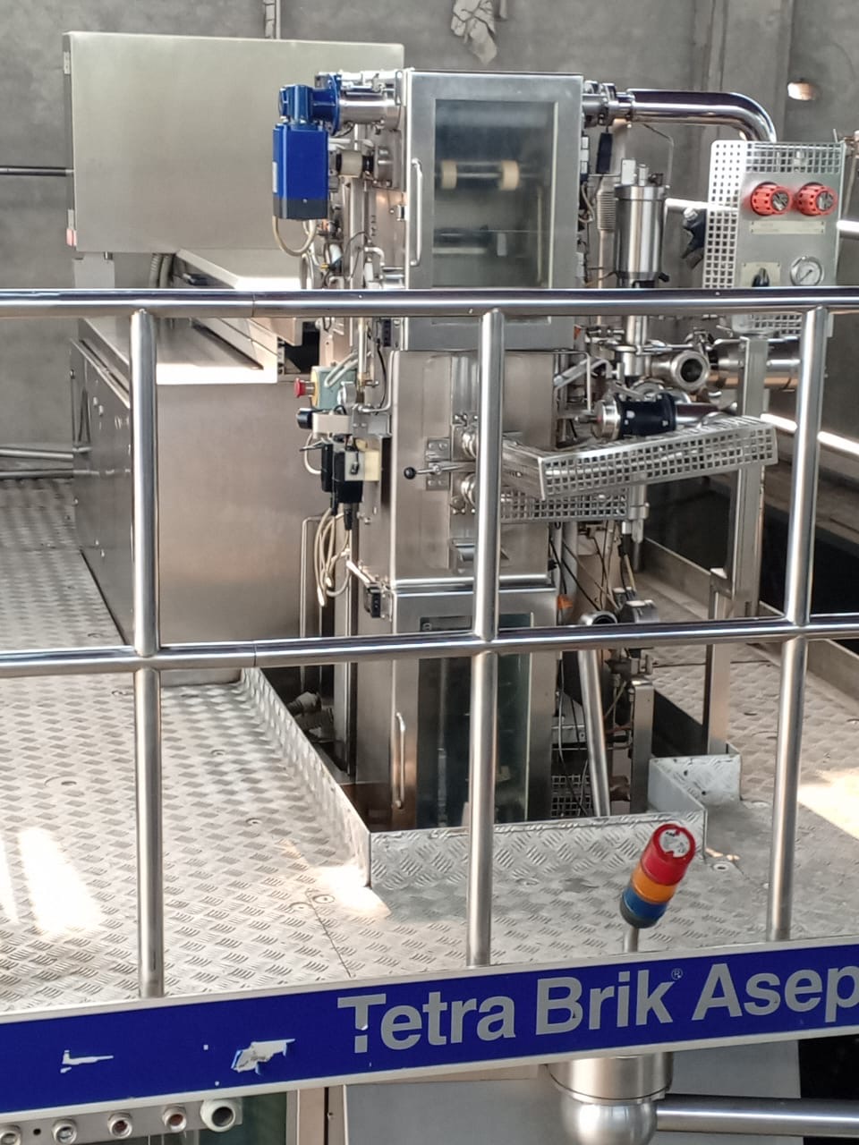 REFURBISHED TETRA PAK TBA 19 200ML SLIM 30v FILLING LINE FOR SALE