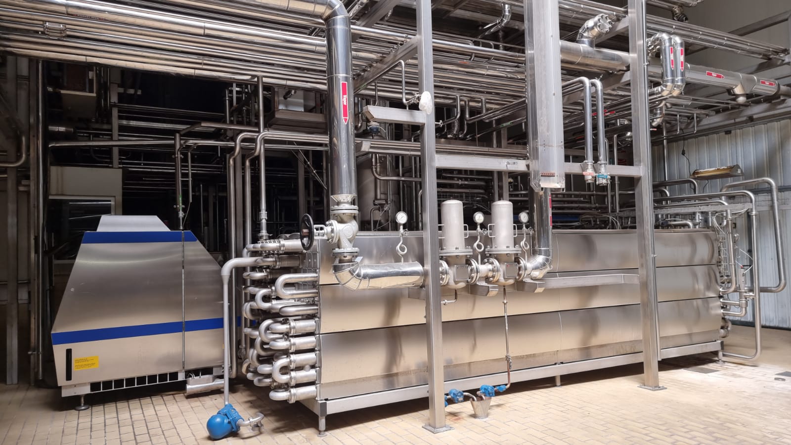 TETRA PAK VTIS UHT PLANT 14000 LPH WITH ASEPTIC TANK 30000L FOR SALE